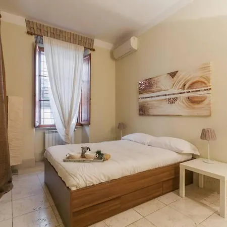 Apartment Borgo Pio - Quite And Spacious *