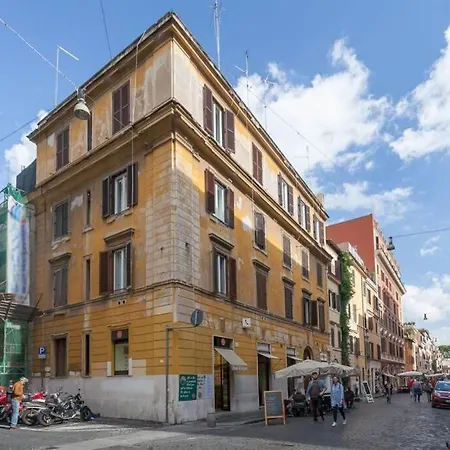 Apartment Borgo Pio - Quite And Spacious