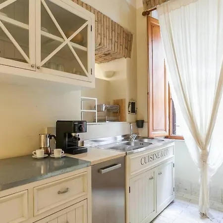 Apartment Borgo Pio - Quite And Spacious *